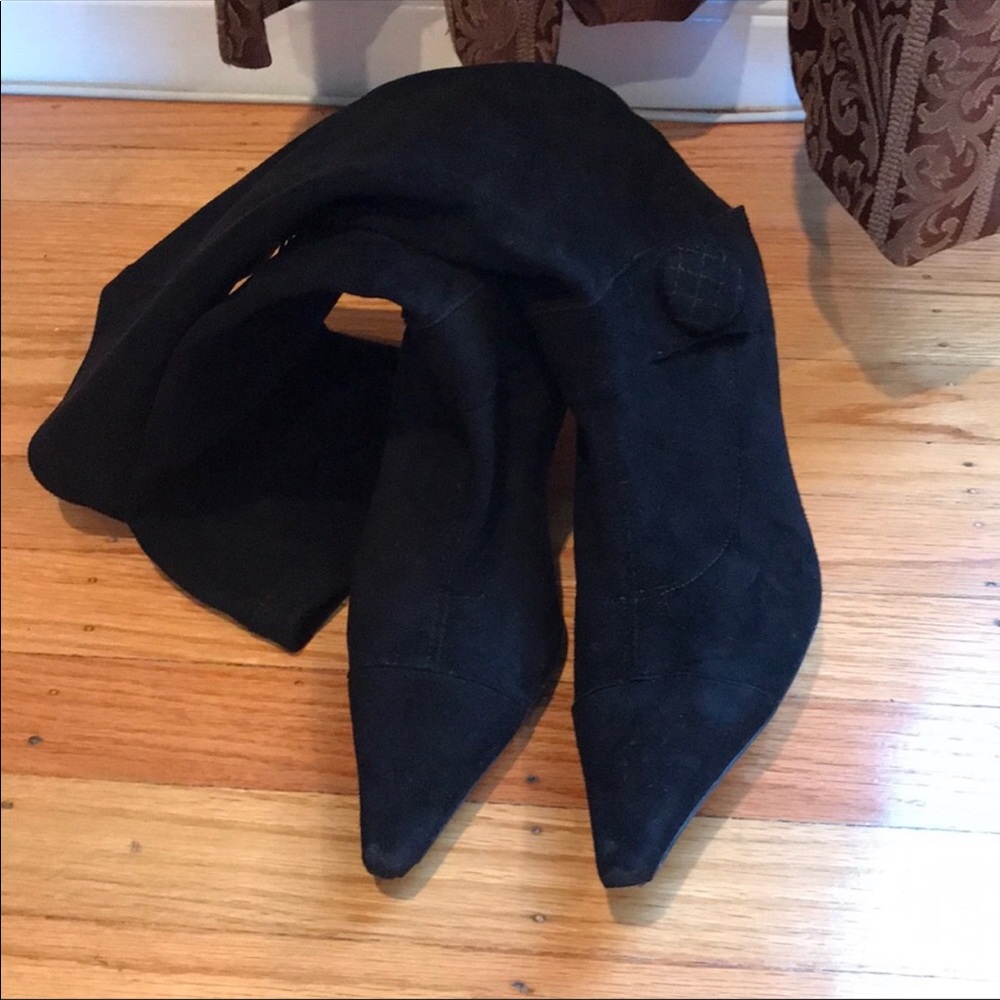 BCBG swede boots